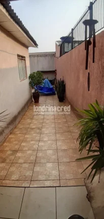 Imagem Casa no Jardim Morumbi, 3 quartos (1 suíte), 155m² de construção, 260m² de terreno, quintal amplo com churrasqueira, a 5 min do centro e perto do shopping!