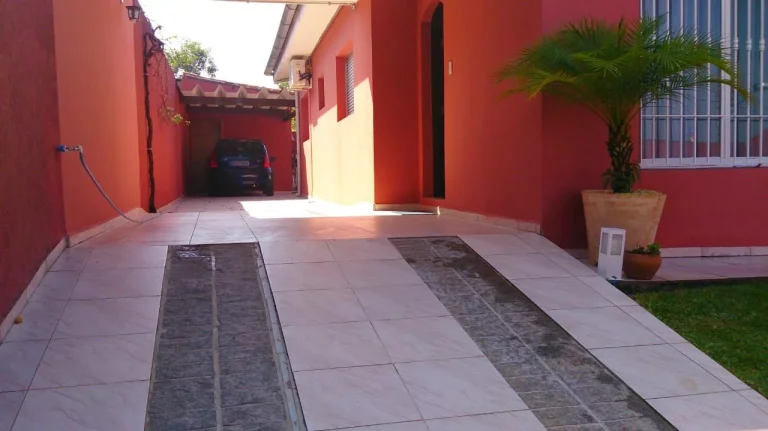 Imagem Casa à venda em Taboão da Serra-SP, Jardim São Judas Tadeu: 2 quartos, 1 banheiro, 95m² de área!