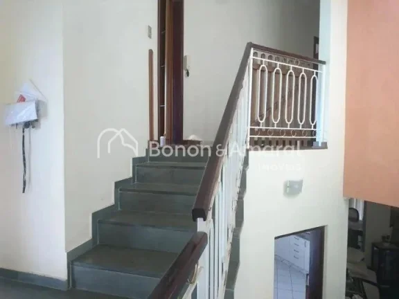 Imagem Se você busca espaço, conforto e contato com a natureza, essa casa vai te conquistar.
Em um terren...
