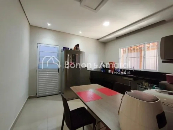 Imagem O imóvel dispõe de 2 dormitórios, sendo o quarto do casal com painel instalado, e o segundo dormi...