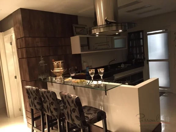 Imagem Belíssimo apartamento localizado na Beira-Mar Norte. Totalmente decorado, com móveis planejados de...