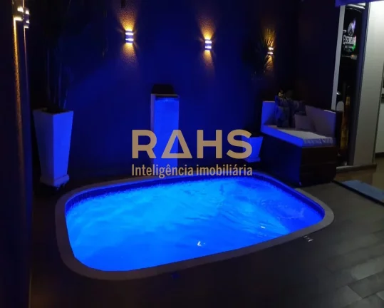 Imagem Lindíssima casa no Bairro Petrópolis. Imóvel possui uma suíte, mais dois dormitórios, sala de e...