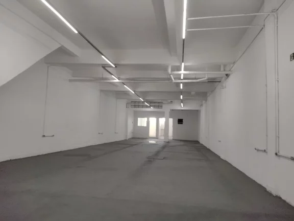 Imagem SALÃO COMERCIAL COM 240 METROS PRÓXIMO AO CENTRO DO PARQUE DAS NAÇÕES.