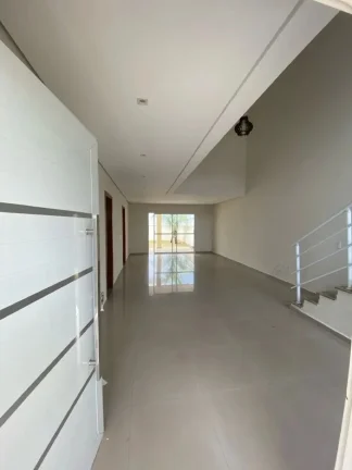 Imagem Excelente oportunidade de locação: Casa em condomínio com 3 suítes e 4 vagas na Chácaras Reunidas São Jorge, Sorocaba-SP!