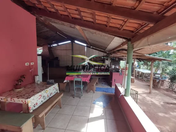 Imagem Chácara 12 km de Uberlândia à venda com Casa, Córrego, Curral, Energia