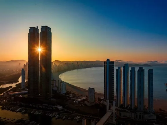 Imagem Decorado com 4 dormitórios à venda sendo 4 suítes, 261.04 m² por - R$ 10.890.000,00 - Barra Sul - Bal. Camboriú/SC