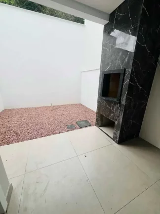 Imagem Geminado com 3 dormitórios sendo 1 suíte e 2 vagas - Bom Retiro | Joinville/SC