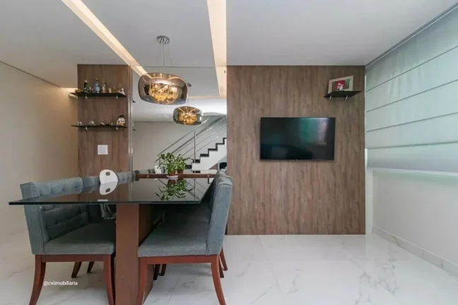 Imagem Este espaçoso apartamento de 167 metros quadrados oferece uma experiência de vida confortável e m...
