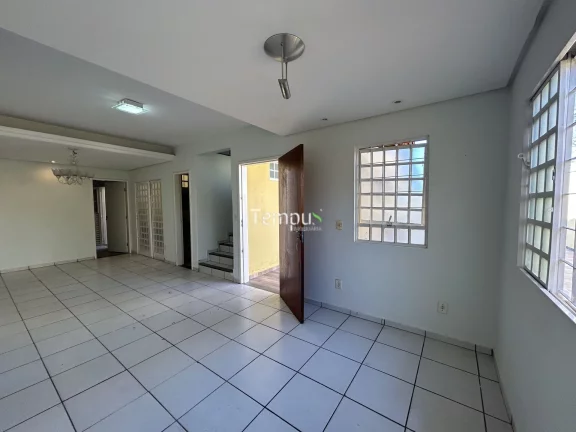 Imagem SOBRADO à venda no bairro Jardim Santo Antônio - Goiânia/GO