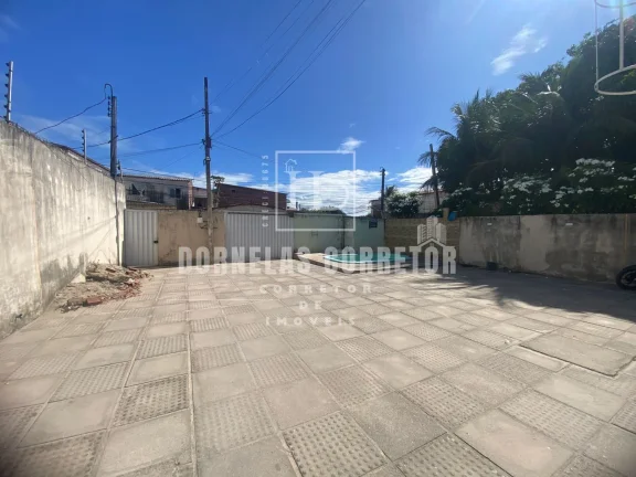 Imagem Casa com Piscina à Venda em Pau Amarelo - 3 Quartos
