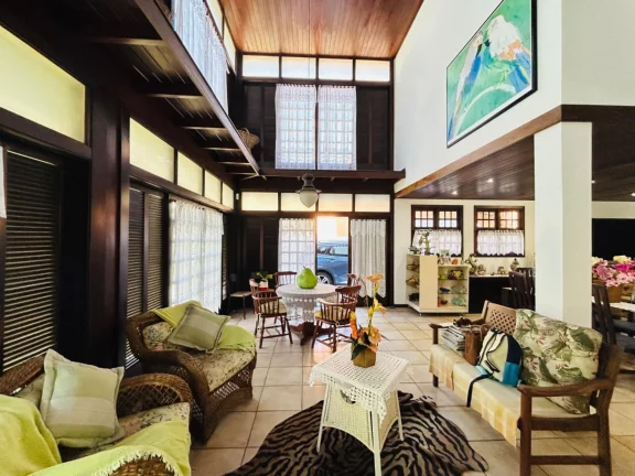 Imagem Imponente casa à venda em Riviera de São Lourenço Módulo 20: 5 quartos, 2 suítes, 3 salas, 4 vagas, 317m² de área.