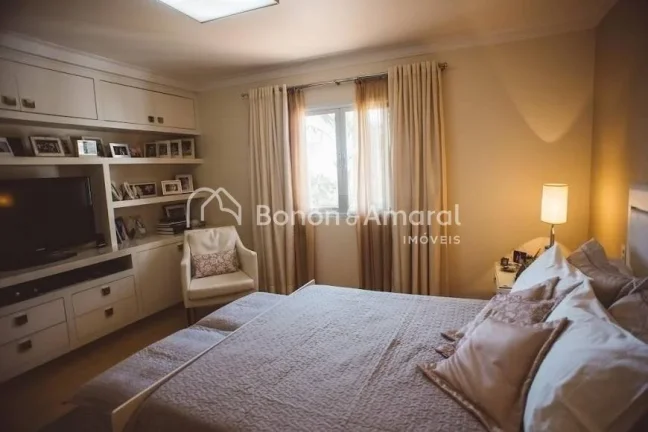 Imagem Casa de condomínio com 498 m² e 6 quartos