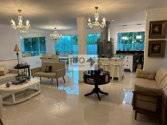 Imagem Impecável Casa em Condomínio no Brooklin Velho - 4 Quartos, 4 Suítes, 3 Salas, 5 Banheiros, 3 vagas, 269m² - Venda ou Locação em SP