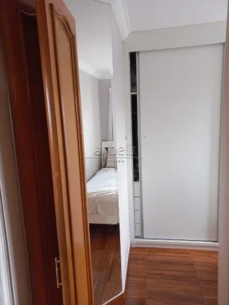 Imagem Apartamento com 50 metros quadrados, dois dormitórios com móveis sob medida sendo um deles com esc...