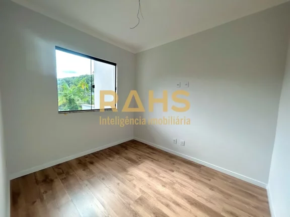 Imagem Ótimo sobrado geminado localizado no bairro Glória, próximo a Panificadora Blupão. Conta com 117...