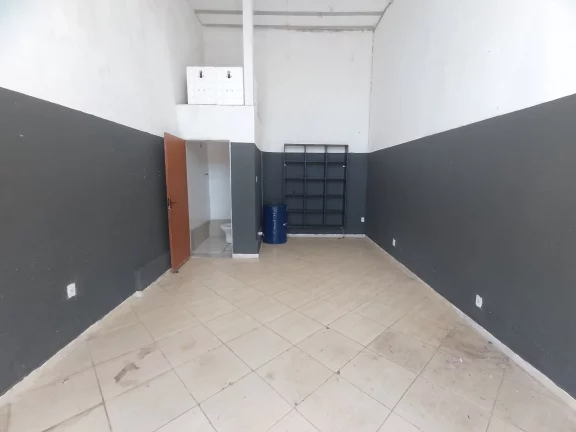 Imagem Loja-de-esquina-em-frente-ao-ponto-de-onibus-principal-rua-bairro-ouro-preto-ufmg