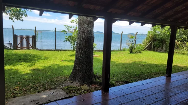 Imagem Locação mensal em Itapoá, Casa frente mar, vista para Baia da Babitonga