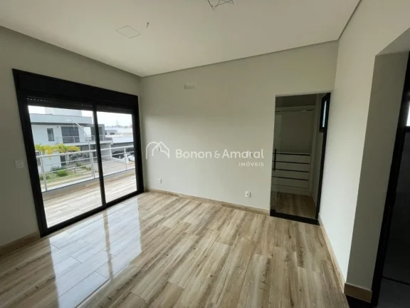 Imagem Lindo sobrado com 4 suítes (uma térrea acessível e uma master com closet e sacada), total de 6 ba...
