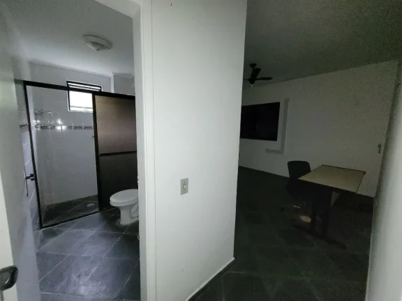 Imagem PITANGUEIRAS – NA QUADRA DA PRAIA, APARTAMENTO AMPLO, CLARO E SUPER AREJADO, LAZER NO PRÉDIO E 02 VAGAS DE GARAGEM.