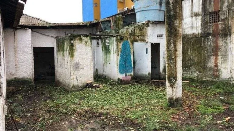 Imagem Casa com 5 quartos, Galpões, terreno e estacionamento com 600.00m2