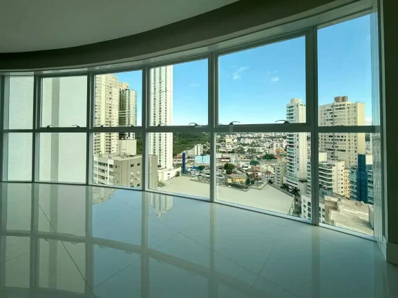 Imagem Apartamento com 3 suítes e 2 vagas de garagem na Av. Brasil em Balneário Camboriú/SC