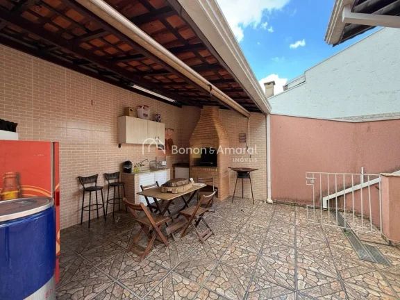 Imagem Esta casa estilo assobradada no Condomínio Itamanbuca oferece excelente distribuição de ambientes...