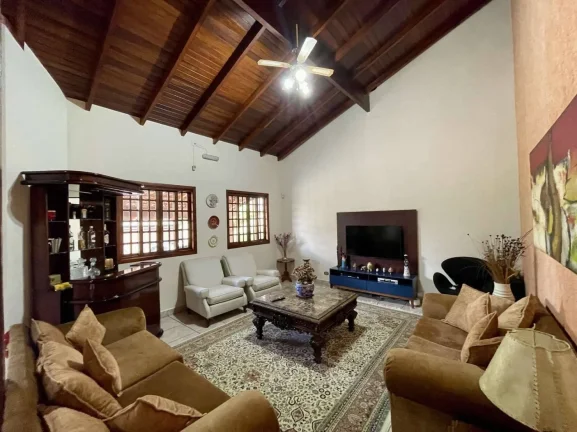 Imagem Cond Chácar dos Lagos - Térrea 3 suítes, anexo gourmet, piscina e pomar!