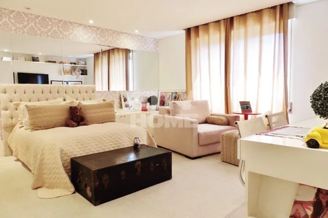 Imagem Apartamento de 346m² com ambientes amplos, e agradável varanda. Reformado com luxo e requinte. Sã...