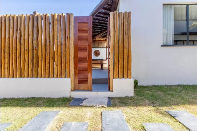 Imagem LINDA RESIDÊNCIA DE ALTO PADRÃO Á VENDA DE PORTEIRA FECHADA EM CONDOMINIO EM ARRAIAL D'ÁJUDA - PORTO SEGURO - BAHIA