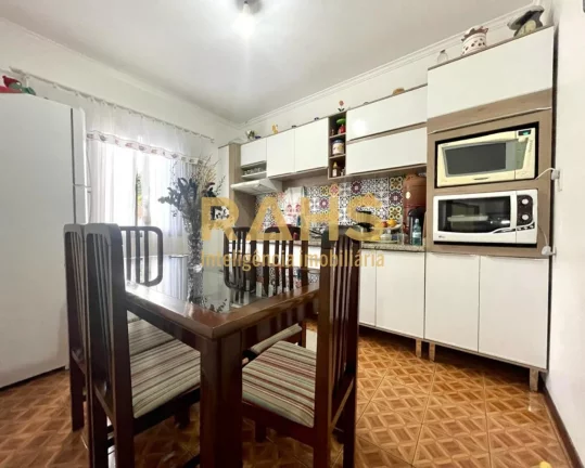 Imagem Ótimo sobrado averbado localizado no Saguaçu, com amplo espaço de fundos, com churrasqueira, pisc...