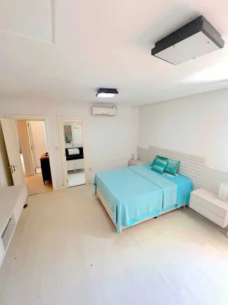 Imagem Casa com 2 dormitórios sendo 2 suítes e 3 vagas de garagem em Balneário Camboriú/SC