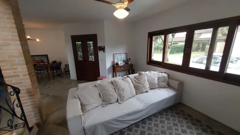 Imagem Casa em condomínio com segurança 24 horas localizado no Horto
