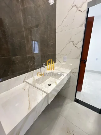 Imagem A casa possui 

- 3 quartos sendo 1 suíte 
- Sala 
- Cozinha 
- 2 banheiros 
- Área gurmet com chu...