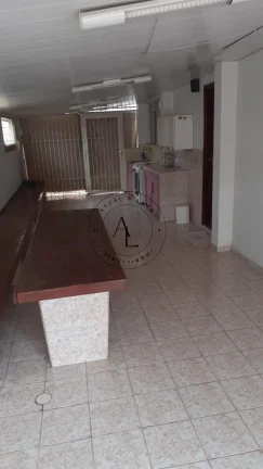 Imagem Ampla Casa com 3 Quartos, Edícula e Quintal Espaçoso: Conforto e Praticidade para Sua Família!