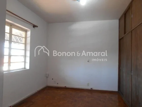 Imagem Casa grande e confotável à venda no tradicional e bem conceituado bairro Vila Nogueira, localizado...