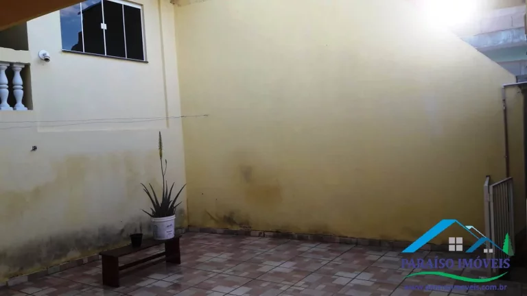 Imagem Casa à venda em Paraisópolis, MG. 4 quartos e 3 vagas coberta.