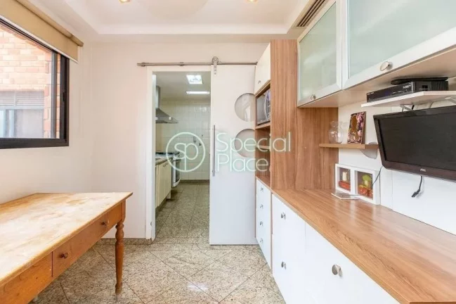 Imagem Prédio cobiçado em Moema Pássaros 220 metros 4 dormitórios 3 suítes copa e cozinha quarto e ban...