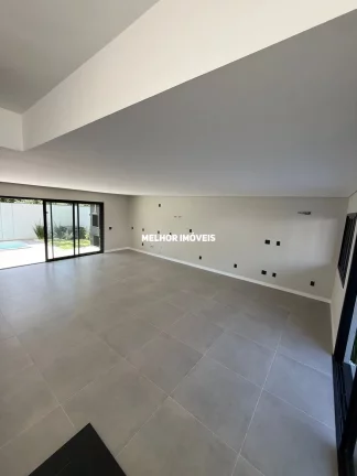 Imagem Sobrado com 3 suítes, localizado em Camboriú-SC.
