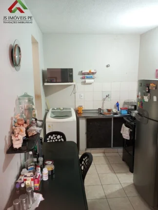 Imagem Apartamento à venda em Jaboatão dos Guararapes-PE, bairro Candeias, 3 quartos, 2 salas, 2 banheiros, 70m² de área. Aproveite!