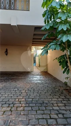 Imagem Sobrado à venda ou para alugar com 5 quartos, sendo 1 suíte, em Alto de Pinheiros, São Paulo - SP