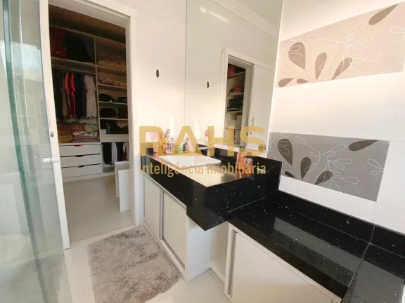 Imagem Lindo sobrado averbado, mobiliado com muito requinte e bom gosto! Em ótima localização, entre o N...