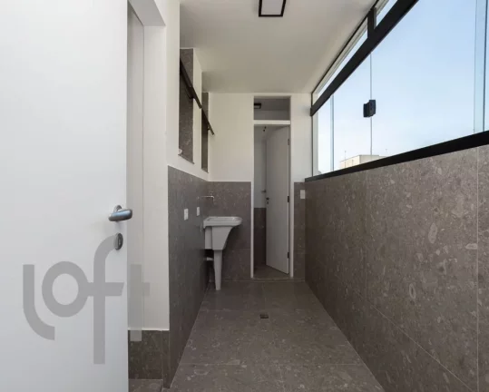 Imagem Apartamento em Perdizes com 145m² em rua tranquila e andar alto.