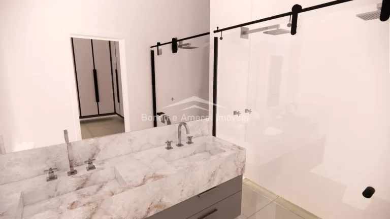 Imagem Excelente casa térrea em condomínio fechado com 234 m² construídos em terreno de 390 m². Condom...