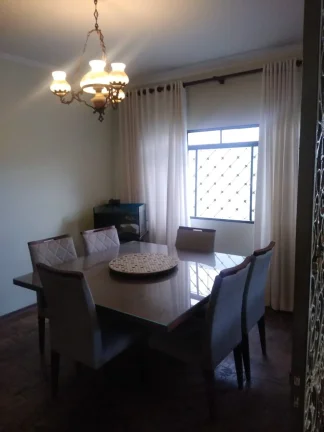 Imagem Casa 3 Dormitórios em excelente localização próxima ao Parque das Águas-Jardim Leocádia/SP