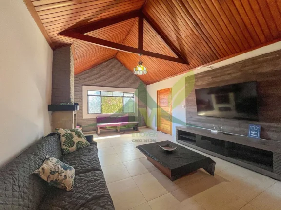 Imagem Ampla Chácara em Atibaia – 3 Dormitórios, Piscina e Casa de Caseiro