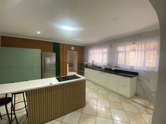 Imagem Sobrado com Design Funcional e Espaços Bem Distribuídos – Jardim Eliane