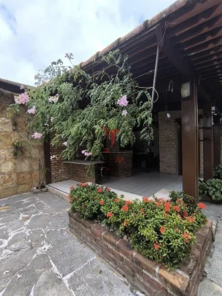Imagem Linda casa com Jardim, 4 quartos , sendo 3 Suites , 4 Vagas, no Bairro Capim Macio, Natal