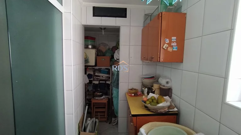 Imagem Vende apartamento de 76m² com 2 dormitórios sendo 1 suíte e com 2 vagas de garagem. Com vista livre.