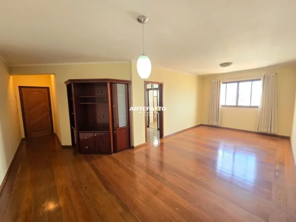 Imagem Apartamento centro. 3 dorm. sendo 1 suíte, 2 vagas de garagem.