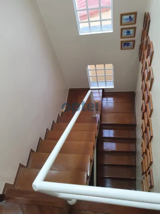 Imagem INCRÍVEL SOBRADO C/03 QUARTOS,SENDO 1 SUITE, SALA AMPLA , 03 BANHEIROS ,3 VAGAS , COM 202 M². VILA FLORESTA -STO ANDRÉ